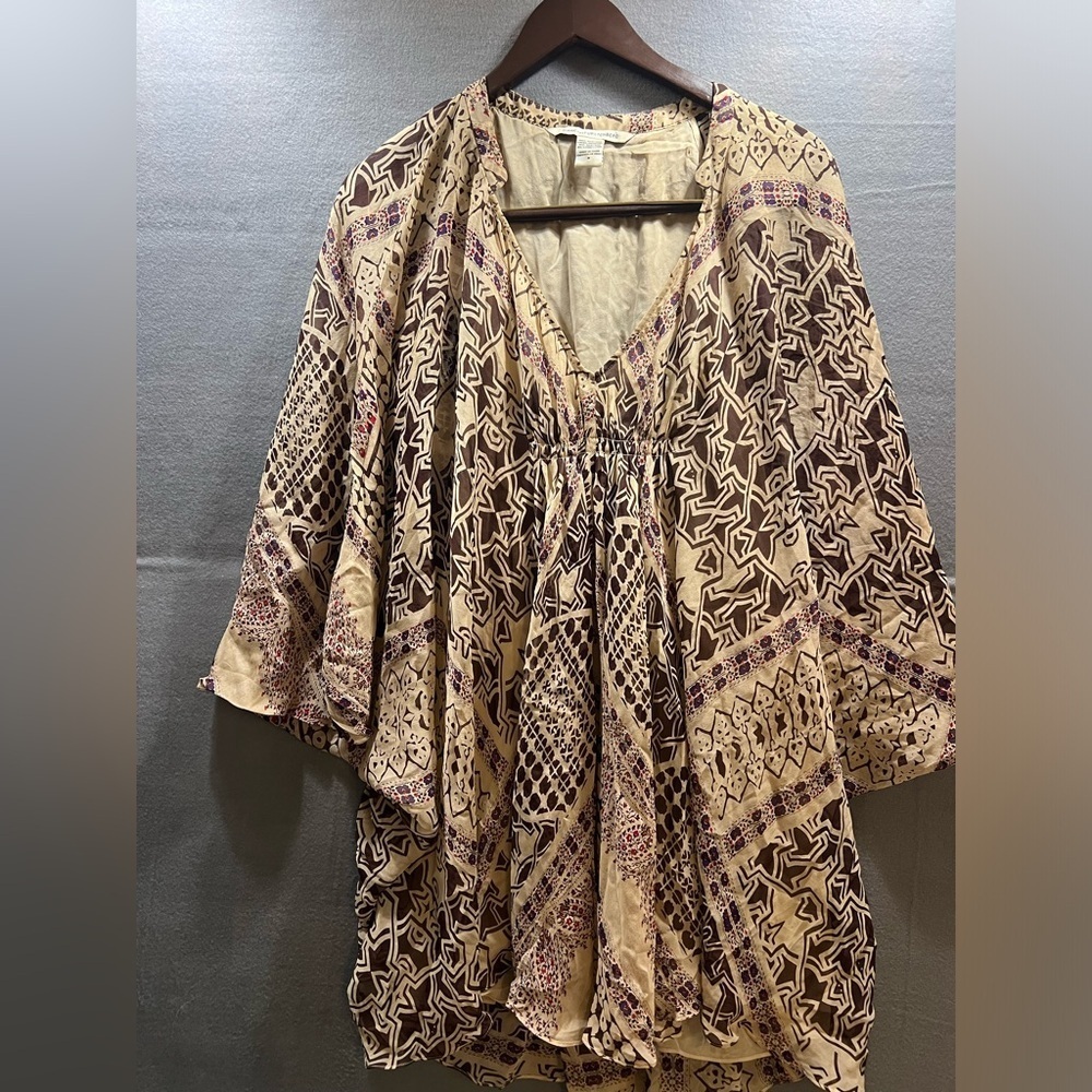 Diane Von Furstenberg 100% 
Silk mini length dress sz 4
